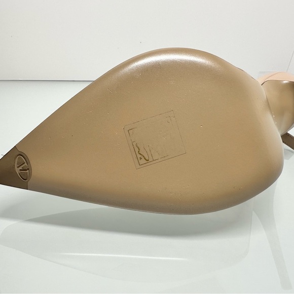 Valentino Garavani Rockstud Ankle Strap Pump Woth Tonal Studs - Picture 7 of 12